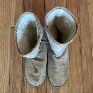 GUC Vintage Delias Aspen Shorti suede sherpa lined booties. UggSand  Size 8.